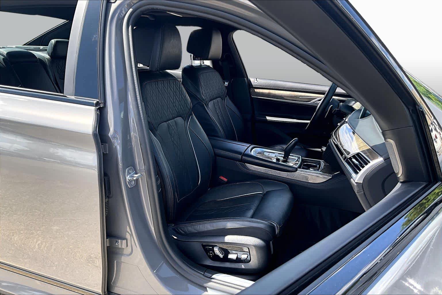 Used 2020 BMW 750i xDrive w/ Executive Package AWD/4WD image 8