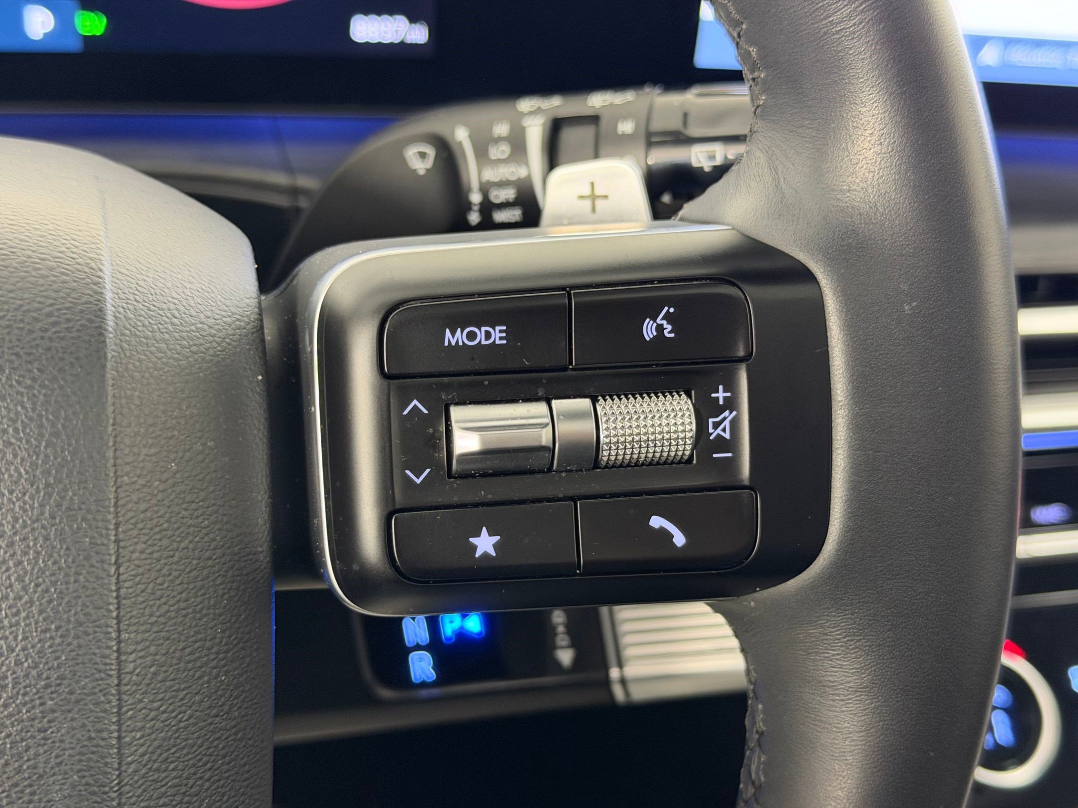 Used 2025 Hyundai Santa Fe Limited image 27