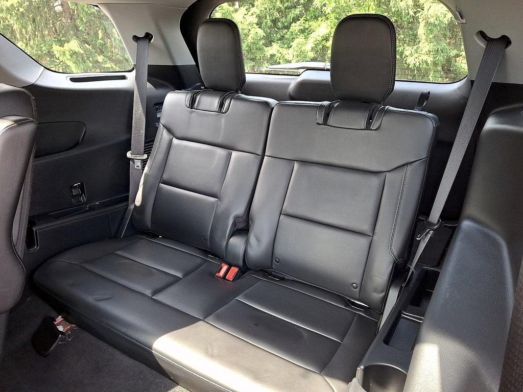 Used 2022 Ford Explorer XLT w/ Equipment Group 202A AWD/4WD image 12