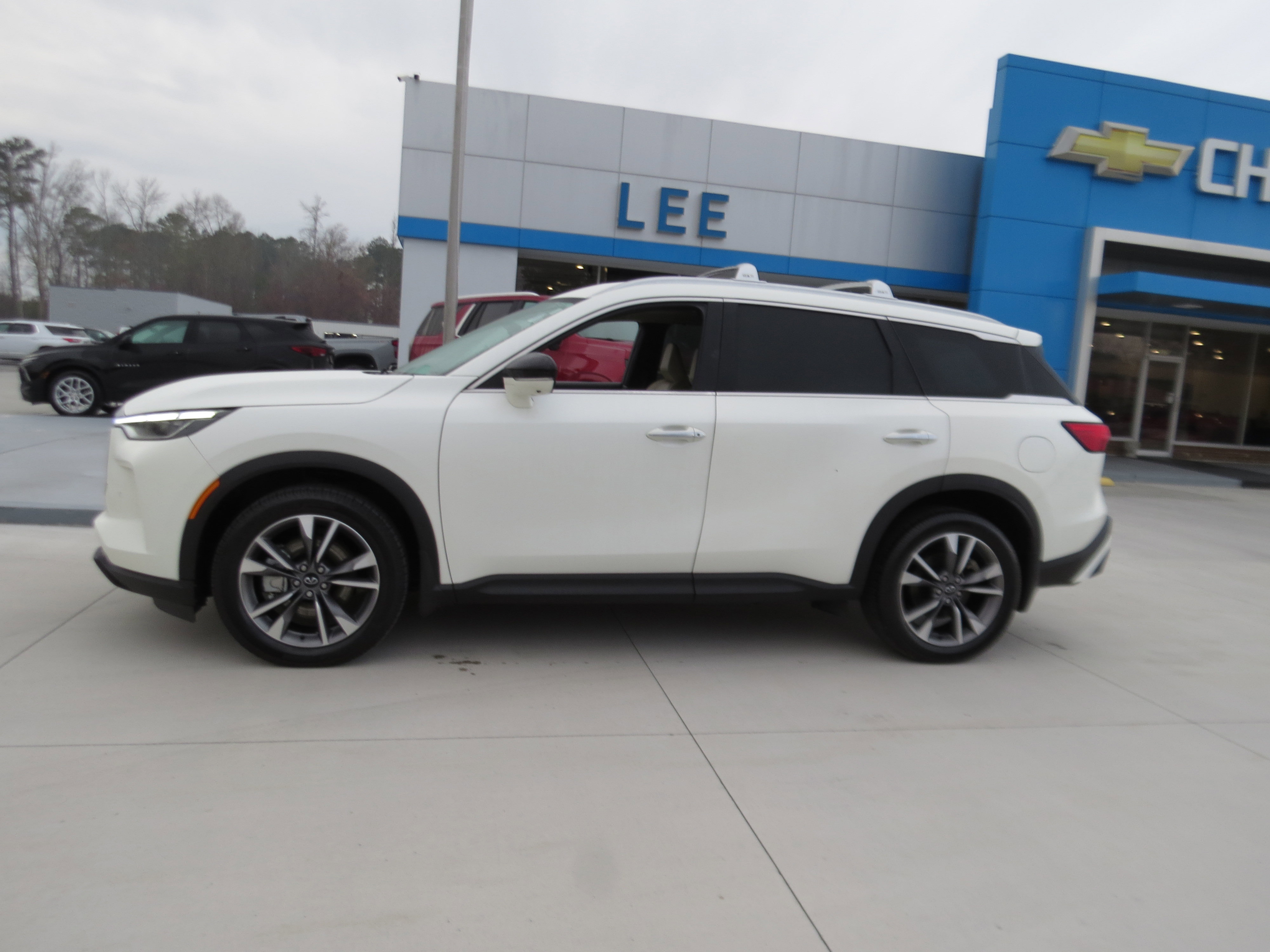 Used 2023 INFINITI QX60 Luxe w/ Cargo Package image 2