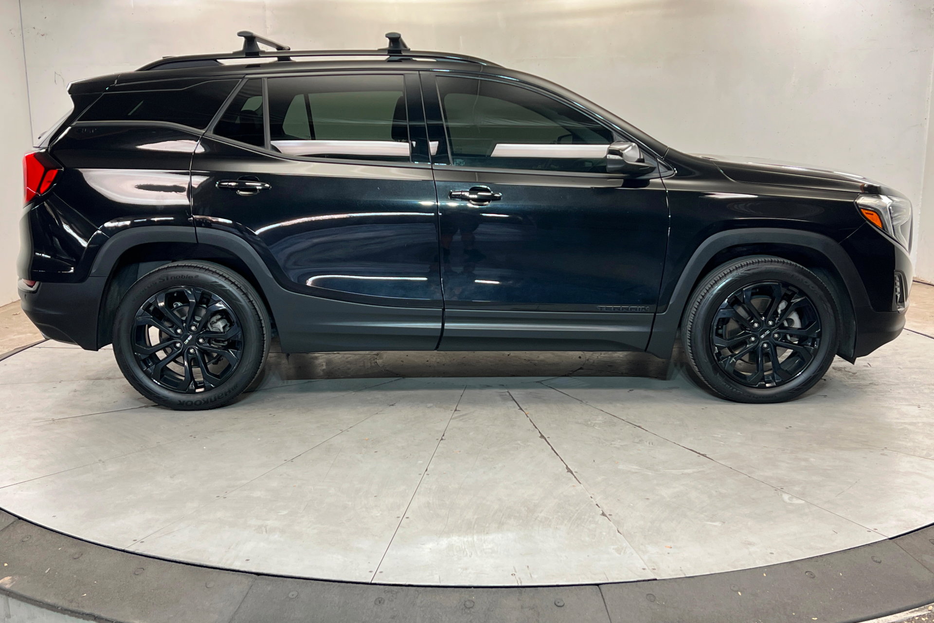 Used 2019 GMC Terrain SLT w/ Preferred Package AWD/4WD image 7