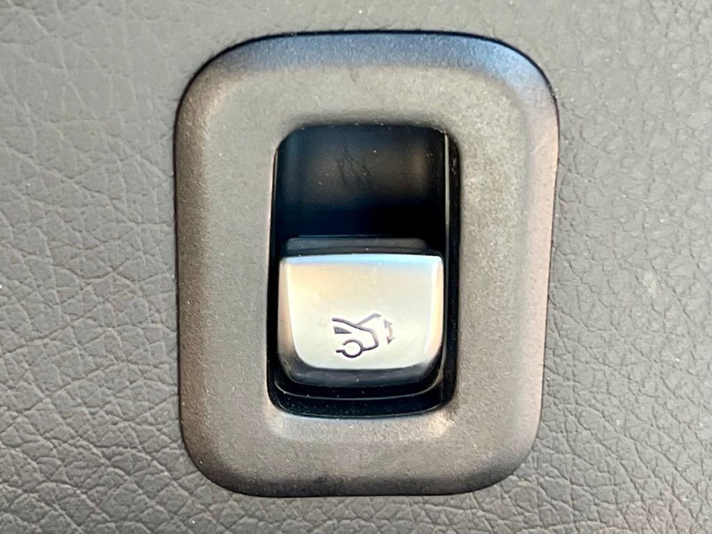 Certified 2022 Mercedes-Benz GLC 300 4MATIC image 38