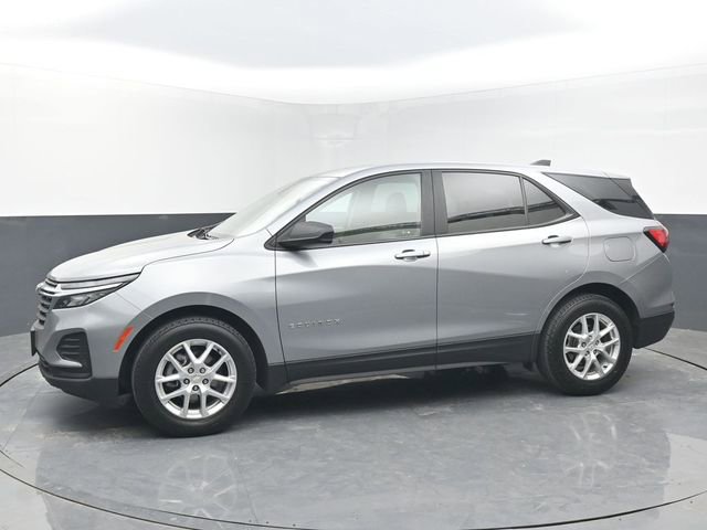 Used 2024 Chevrolet Equinox LS w/ LS Convenience Package image 2