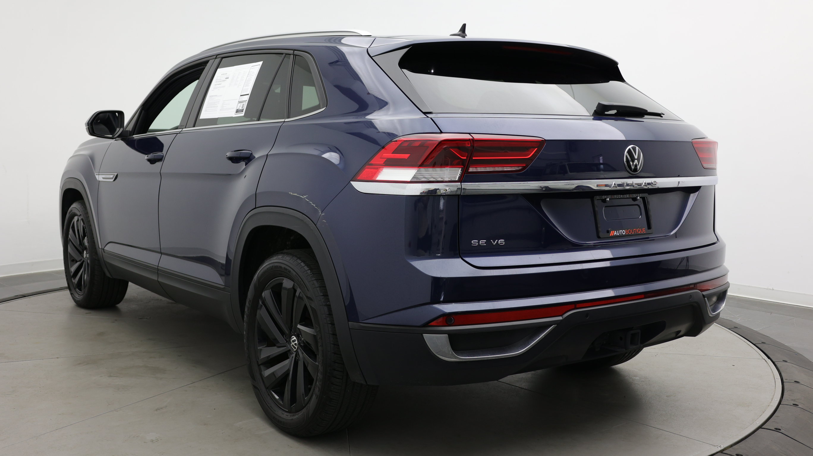 Used 2023 Volkswagen Atlas Cross Sport SE w/ Panoramic Sunroof Package FWD image 6