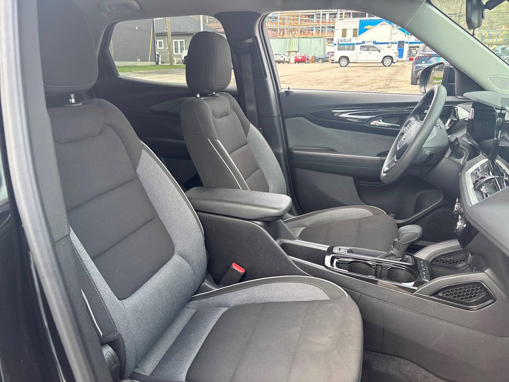 Used 2025 Chevrolet TrailBlazer LT image 30