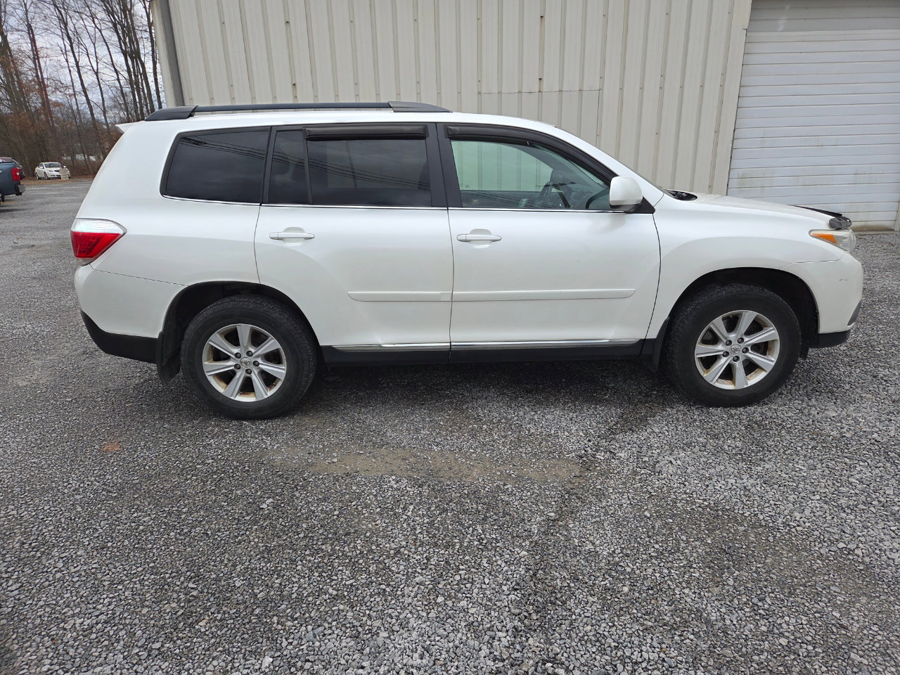 Used 2013 Toyota Highlander SE image 1