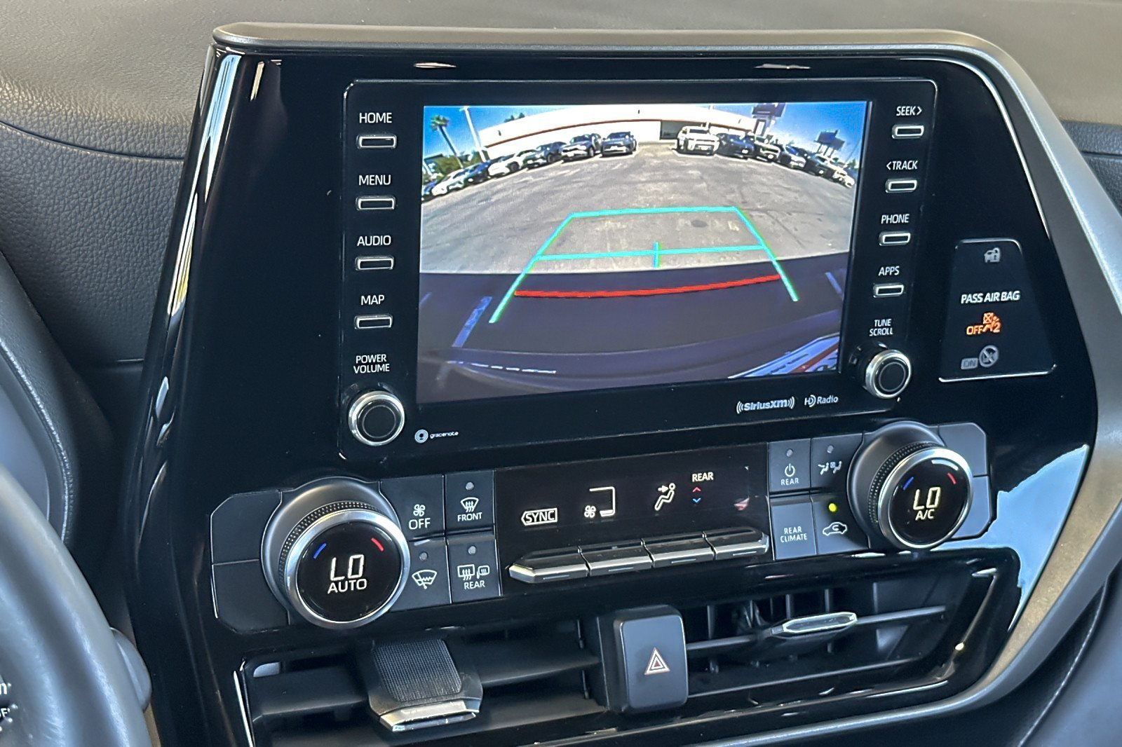Used 2022 Toyota Highlander LE FWD image 19