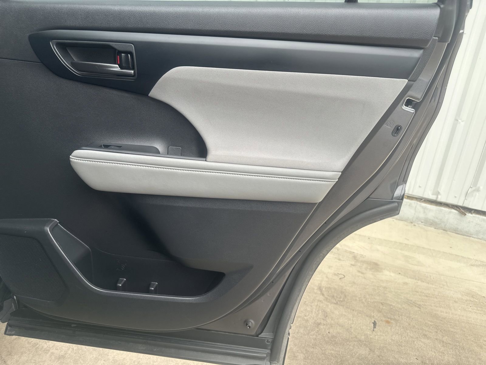 Used 2023 Toyota Highlander LE image 16