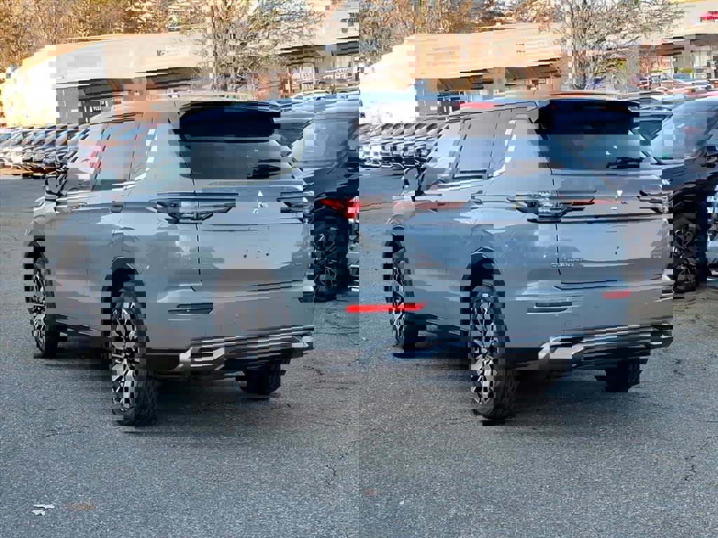 New 2026 Mitsubishi Outlander SE image 2