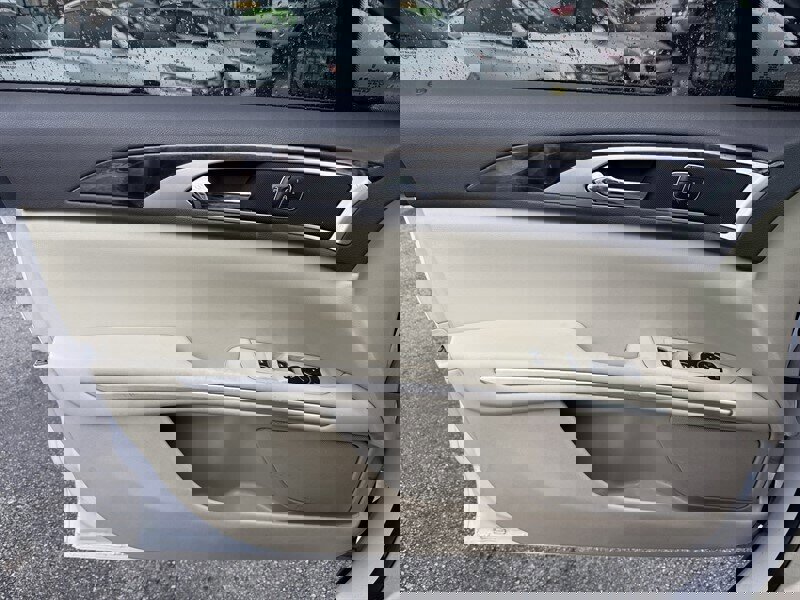 Used 2013 Lincoln MKZ image 13