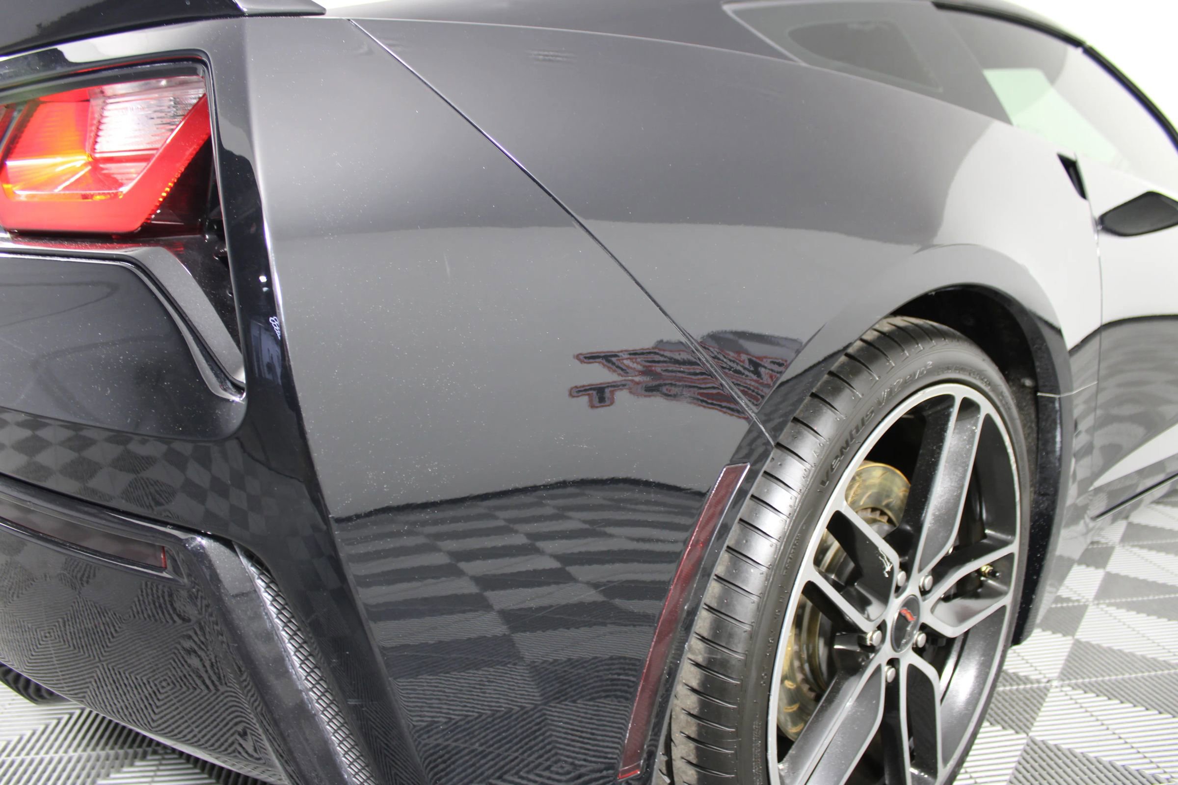 Used 2017 Chevrolet Corvette Stingray Coupe w/ Carbon Flash Badge Package image 26