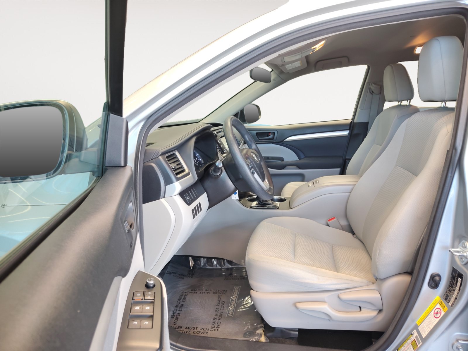 Used 2017 Toyota Highlander LE FWD image 21