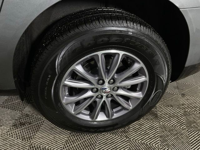 Used 2024 Buick Enclave Essence image 43
