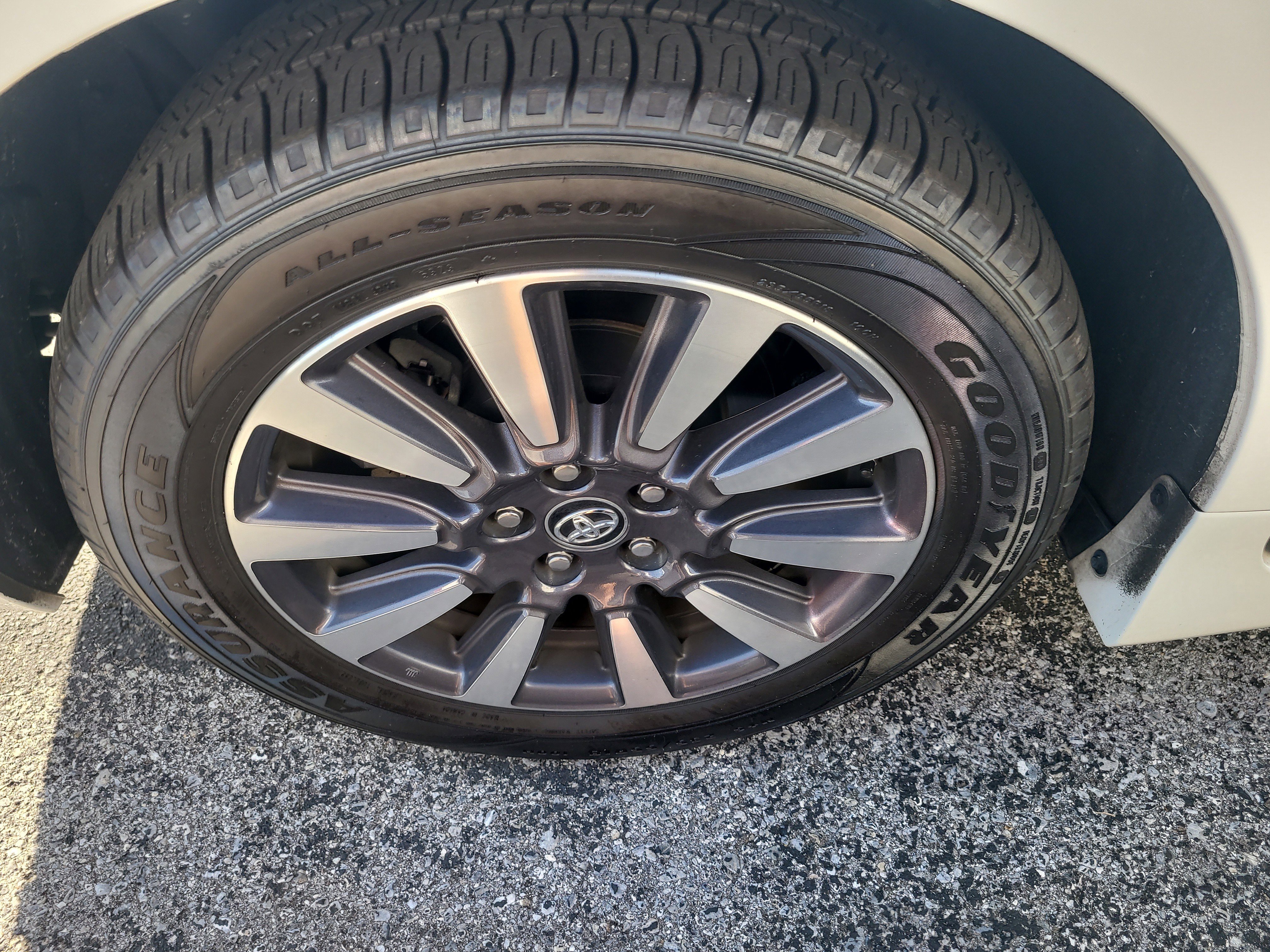 Used 2019 Toyota Sienna Limited Premium FWD image 8