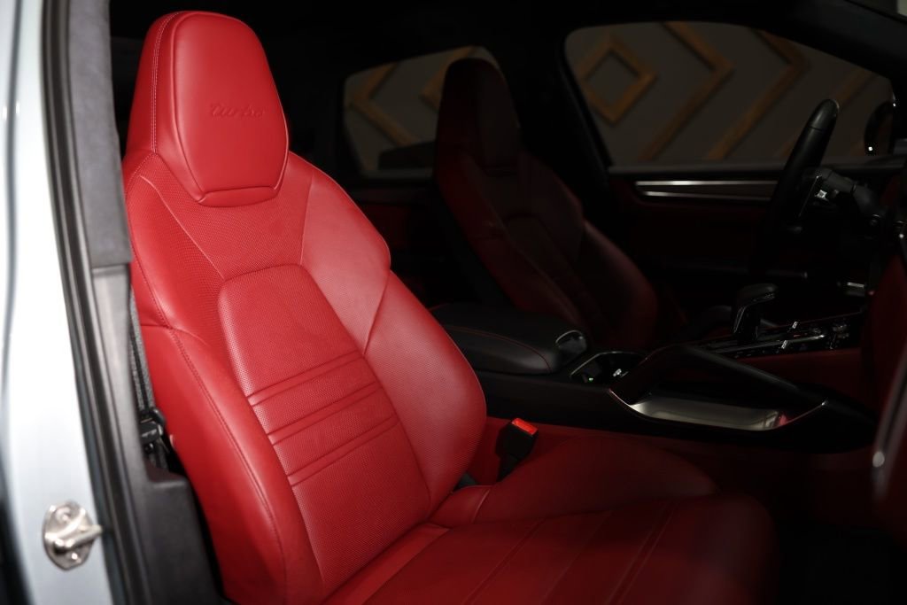 Used 2022 Porsche Cayenne Turbo image 30