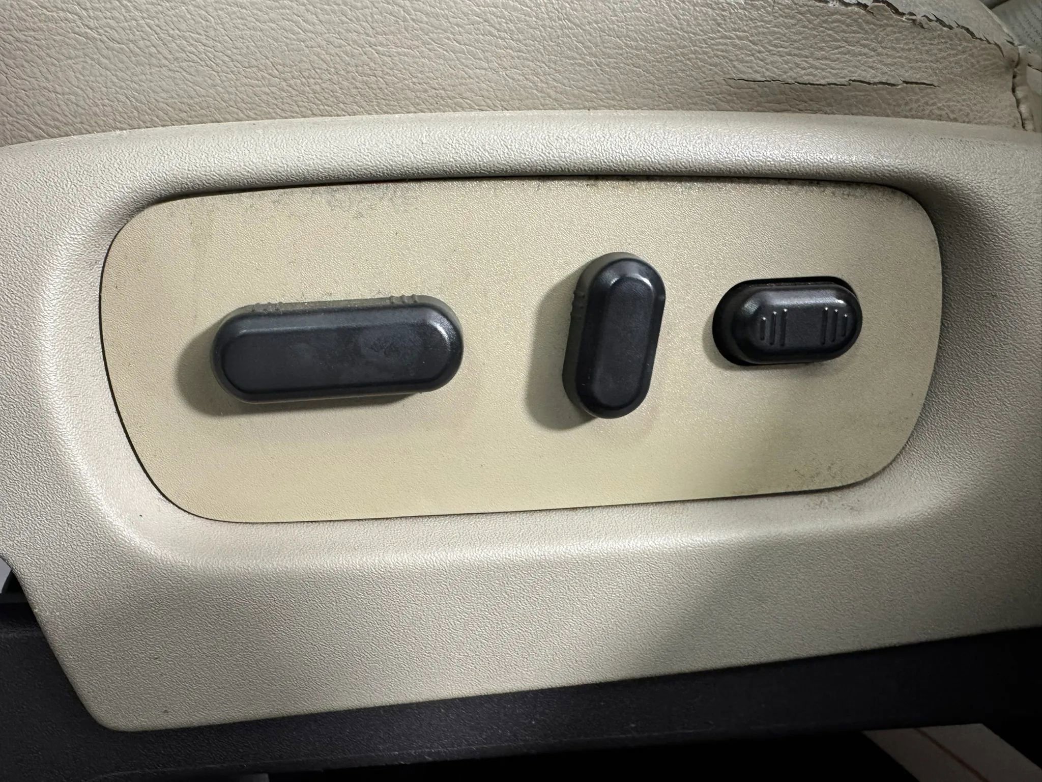 Used 2014 Ford Explorer Limited w/ Equipment Group 302A FWD image 34