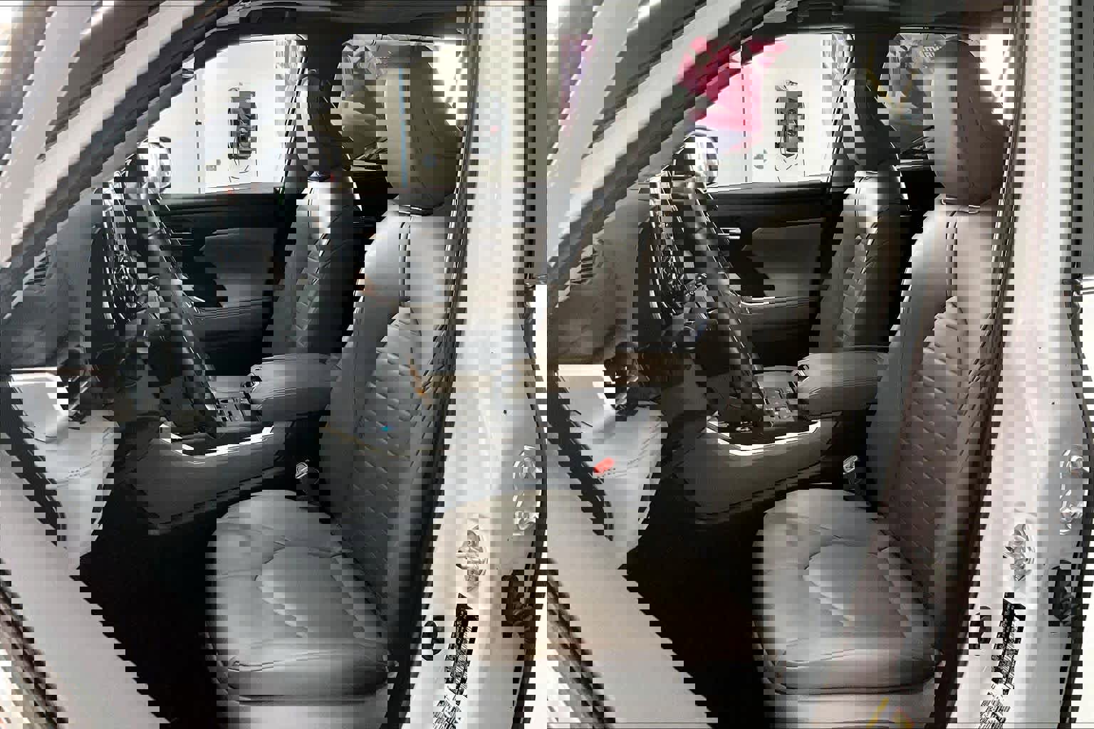 Used 2022 Toyota Highlander XLE image 10