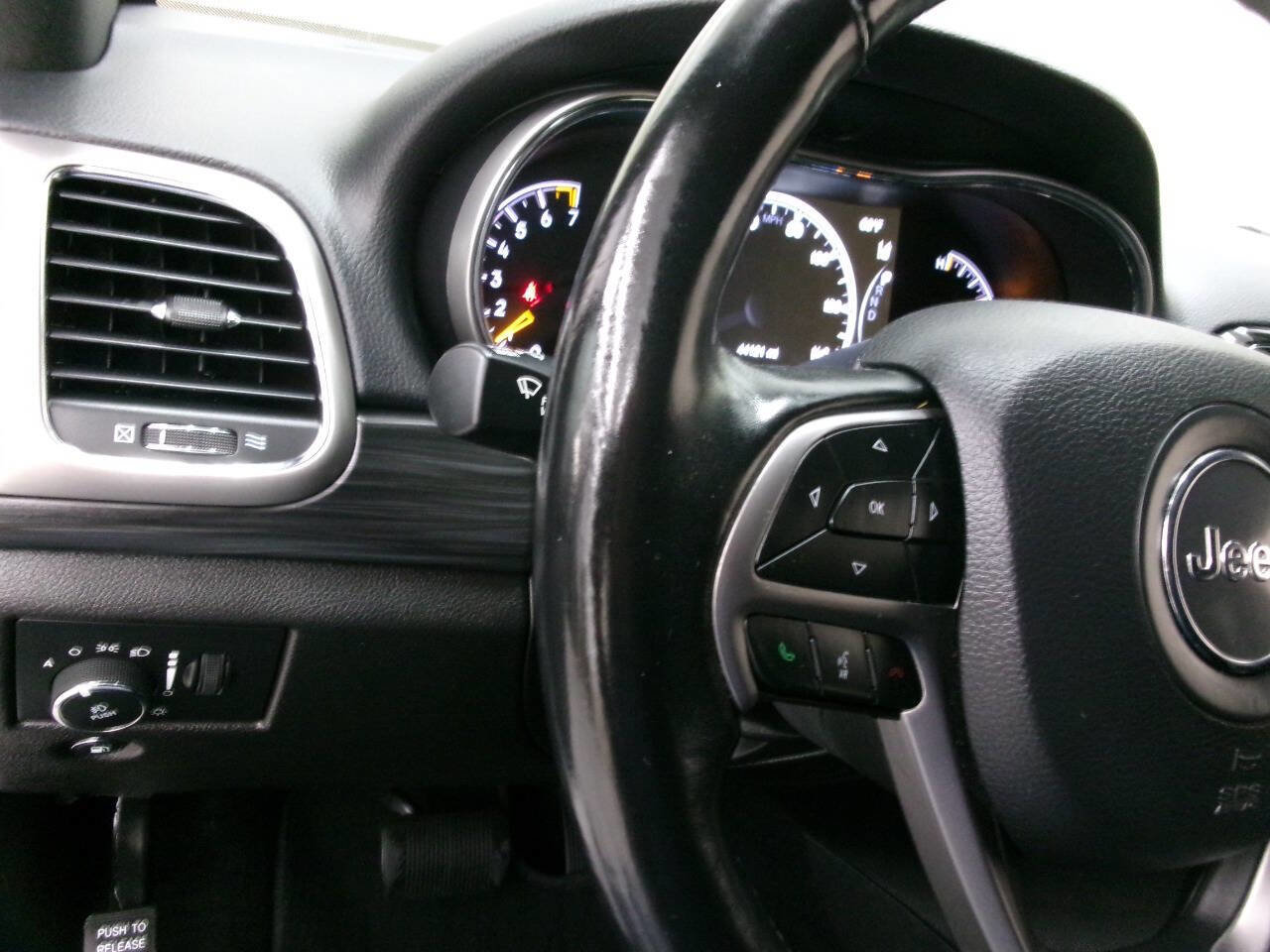 Used 2021 Jeep Grand Cherokee Laredo X image 25