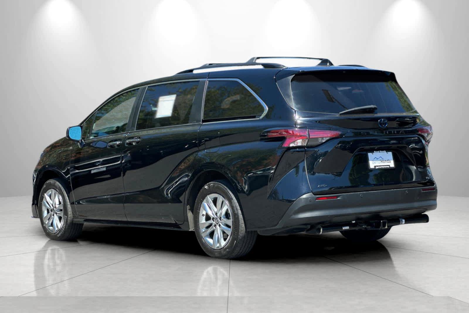 Used 2022 Toyota Sienna XLE Woodland Edition AWD/4WD image 6
