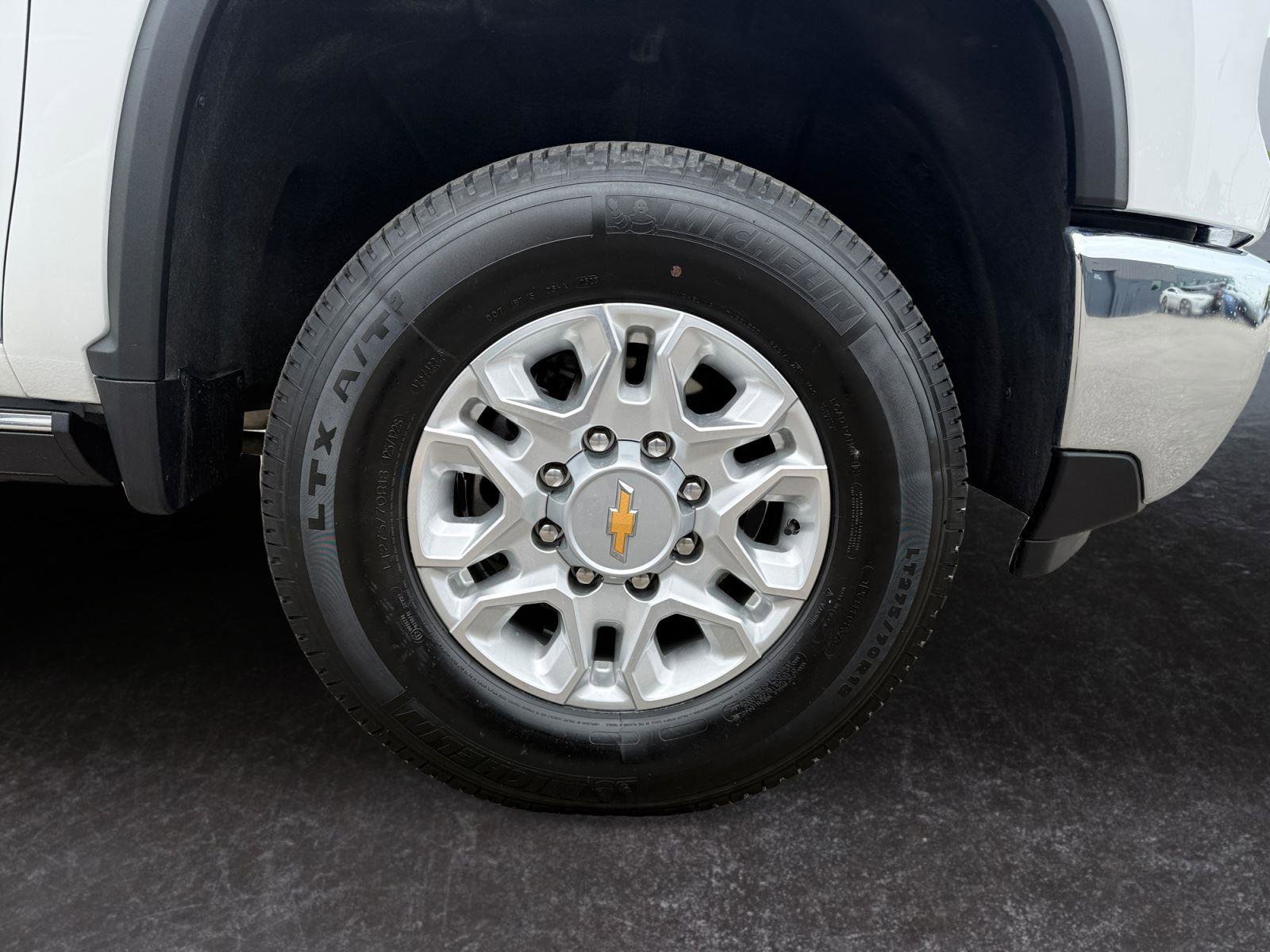 Used 2024 Chevrolet Silverado 2500 LTZ w/ LTZ Convenience Package AWD/4WD image 29