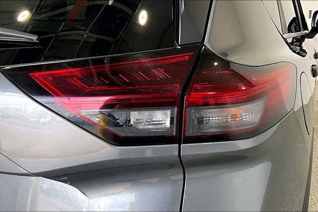 Used 2023 Nissan Rogue S AWD/4WD image 29