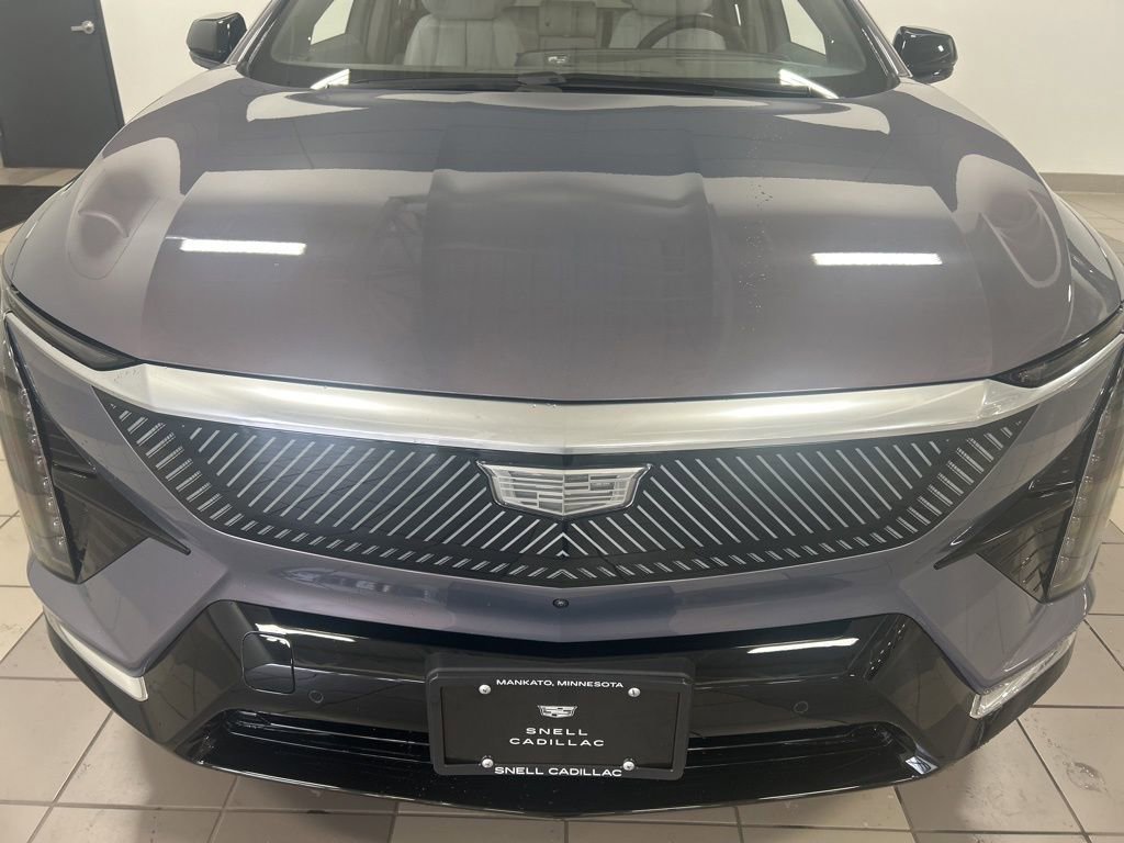 Used 2026 Cadillac Optiq Luxury 2 image 9