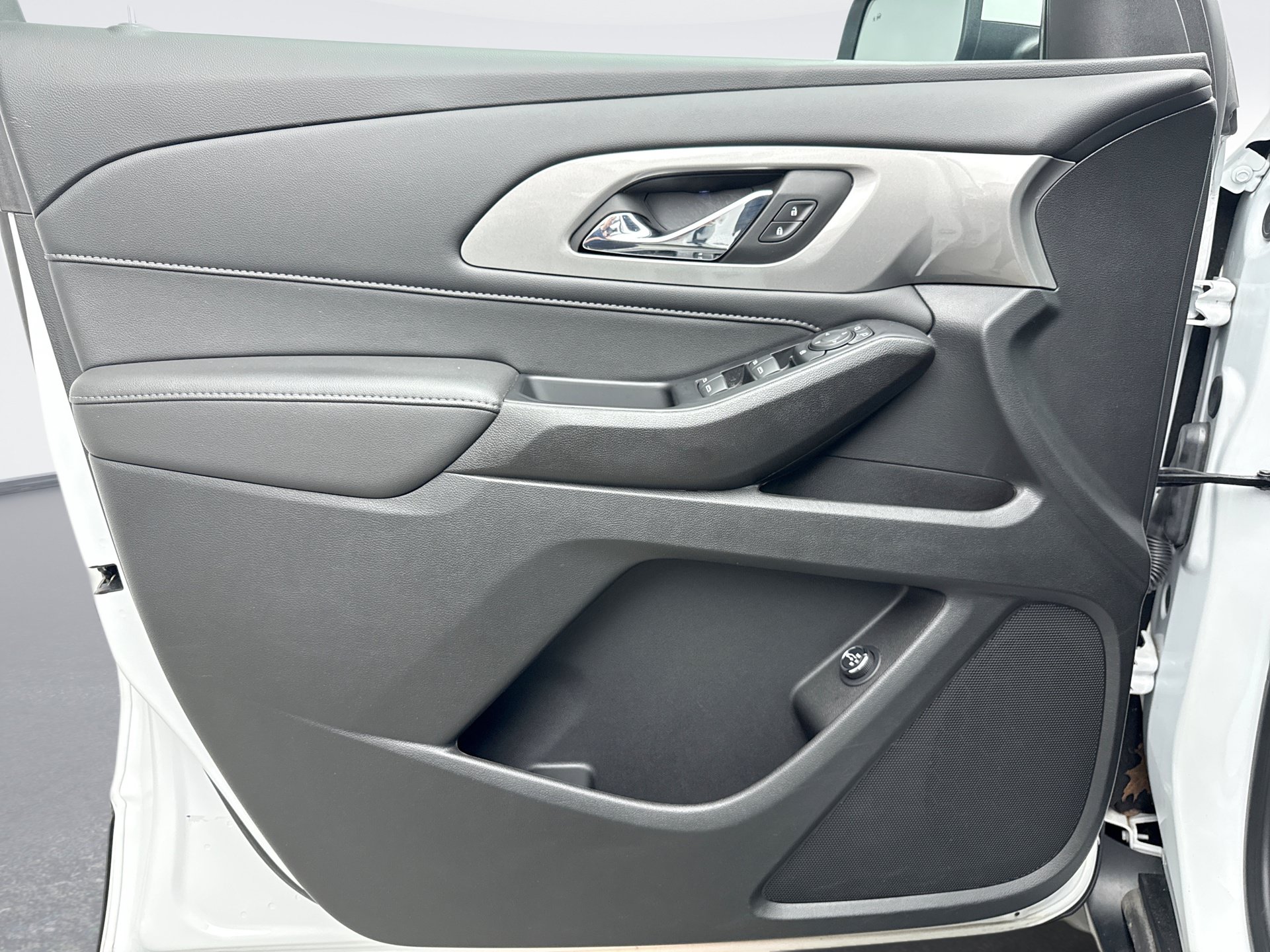 Used 2023 Chevrolet Traverse LT AWD/4WD image 9