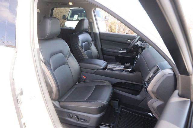 Used 2024 Nissan Pathfinder SL w/ SL Premium Package image 28