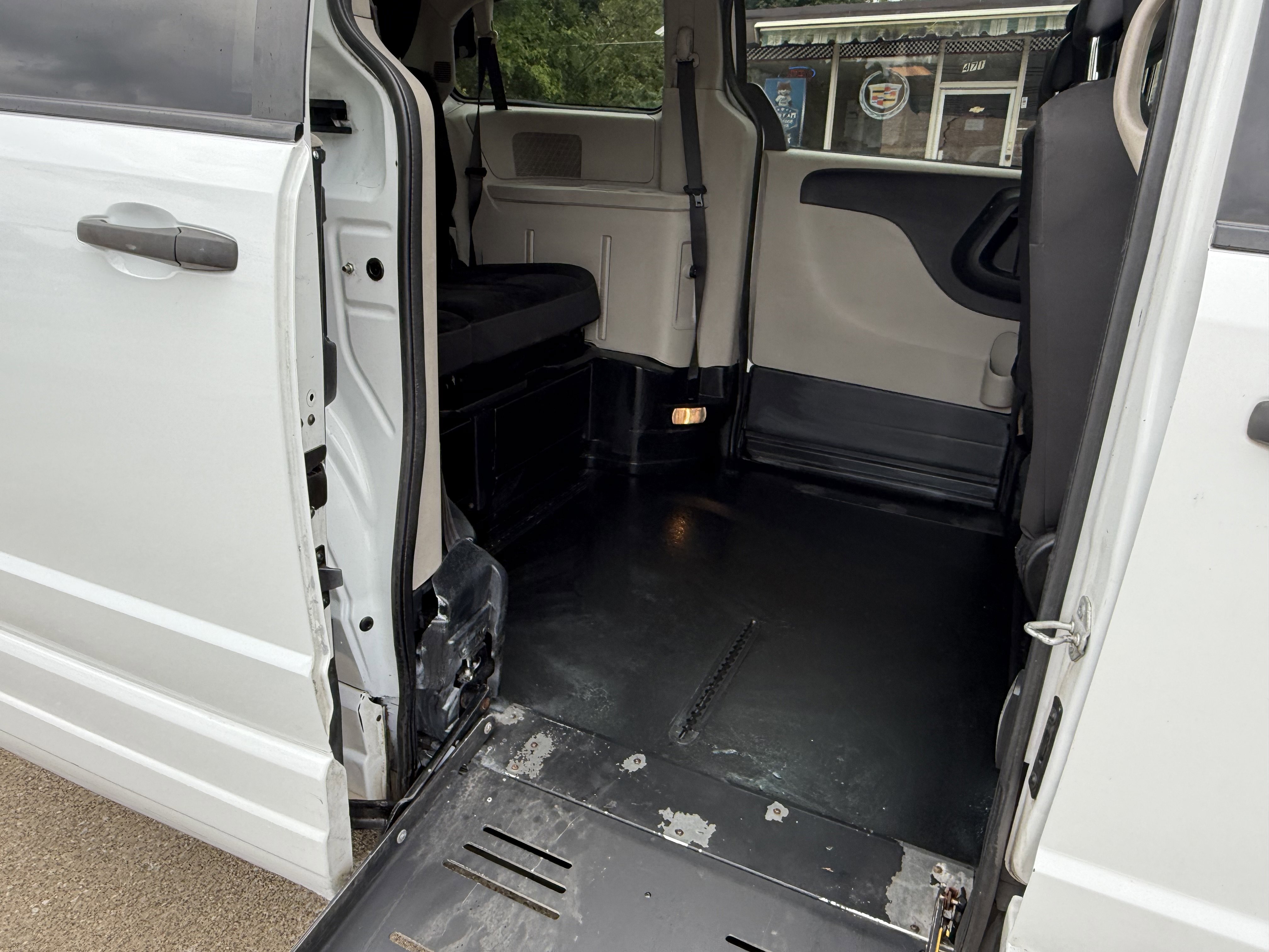 Used 2019 Dodge Grand Caravan SE image 31