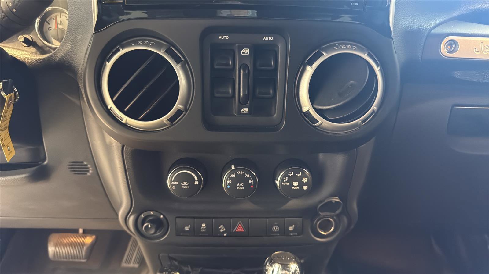 Used 2016 Jeep Wrangler Unlimited Rubicon w/ Dual Top Group AWD/4WD image 23
