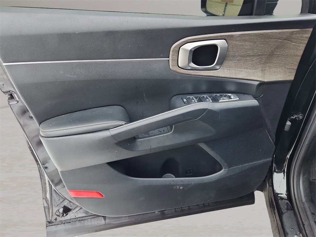 Used 2021 Kia Sorento EX w/ EX AWD X-Line Package image 24