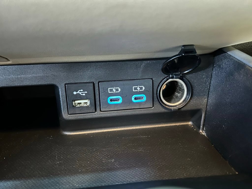 Used 2022 Toyota Highlander XLE AWD/4WD image 31