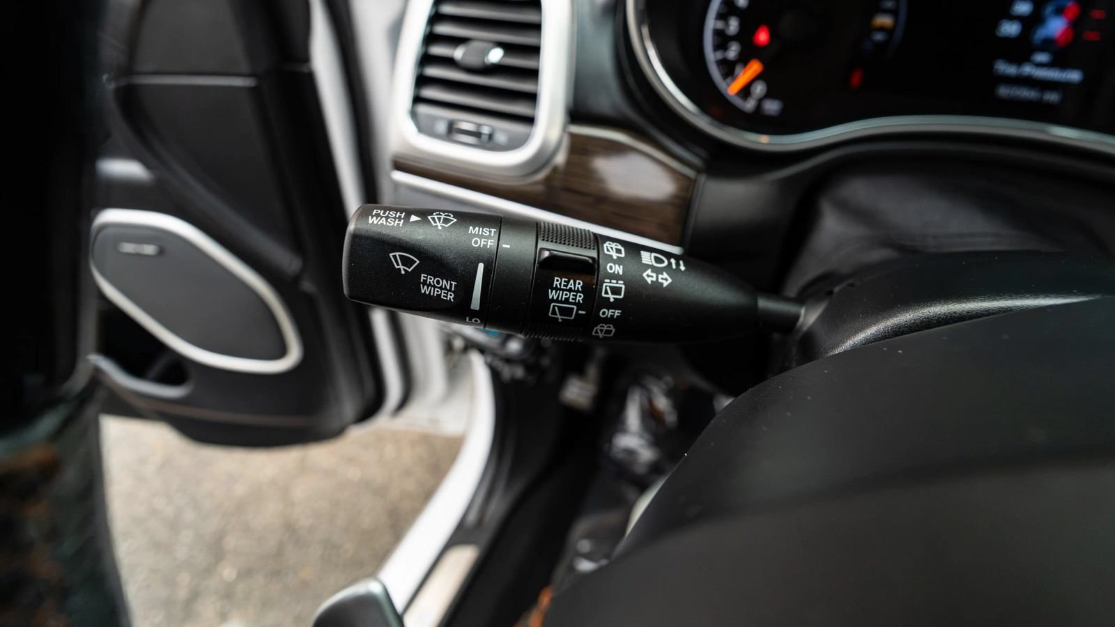 Used 2020 Jeep Grand Cherokee Summit AWD/4WD image 52
