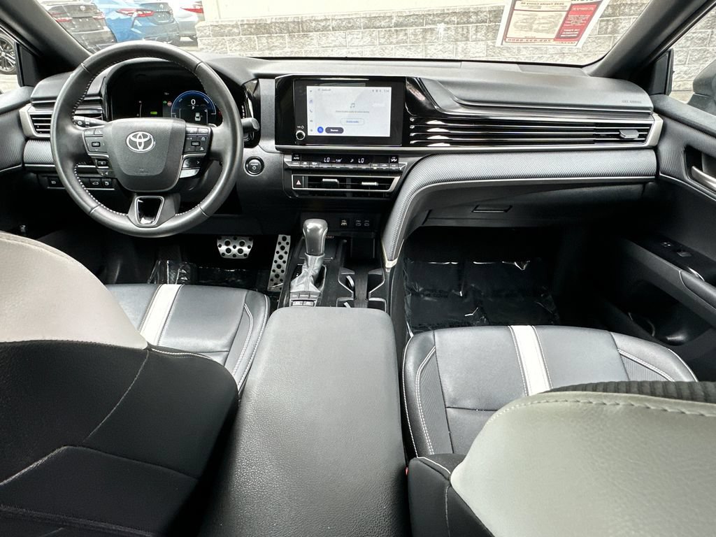 Used 2025 Toyota Camry SE FWD image 9