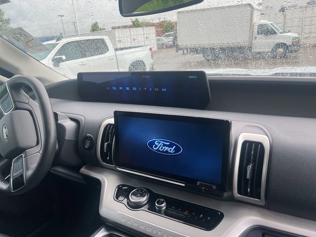 Used 2025 Ford Expedition Max Active AWD/4WD image 19