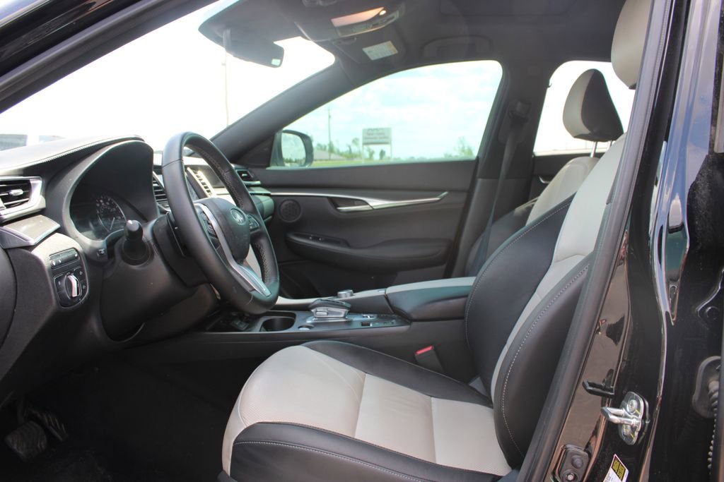 Used 2025 INFINITI QX55 Luxe w/ Accent Package image 16