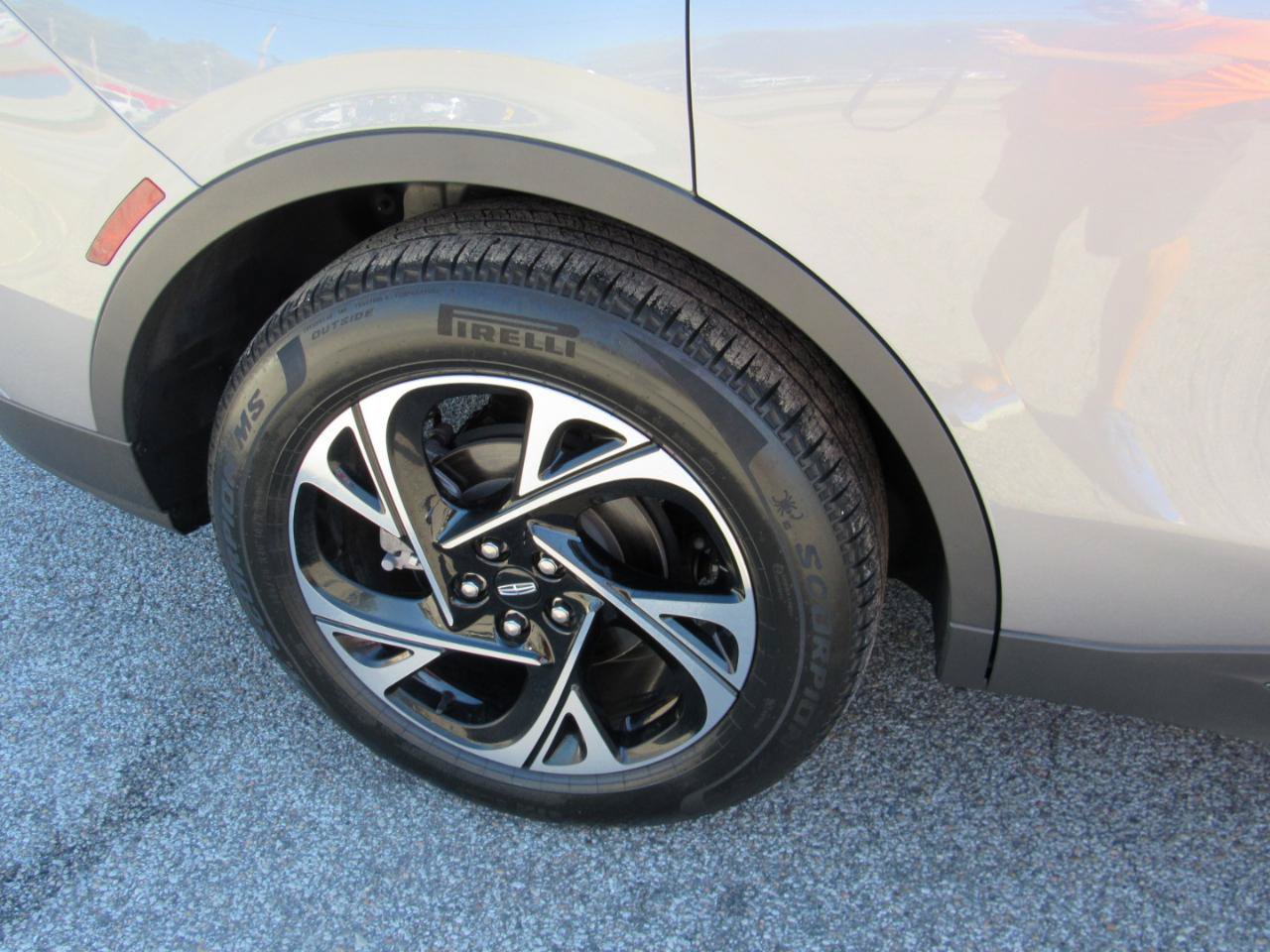 Used 2025 Lincoln Nautilus Premier w/ Jet Appearance Package AWD/4WD image 4