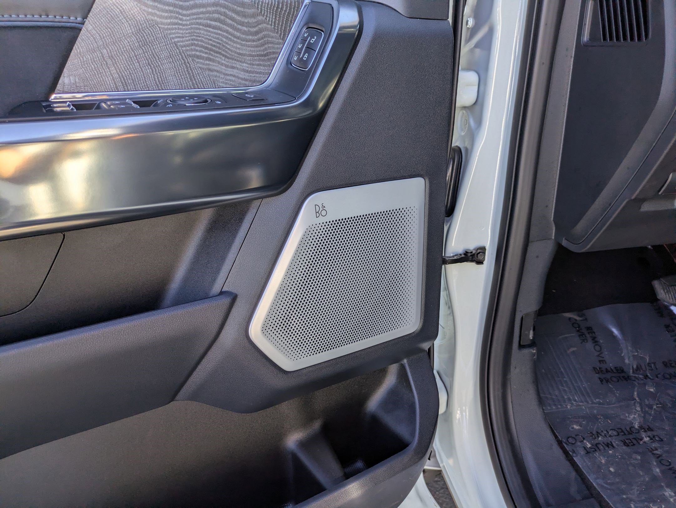 Used 2025 Ford F350 Platinum w/ FX4 Off-Road Package image 14