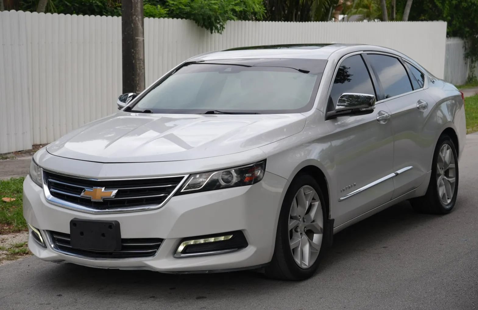 Used 2017 Chevrolet Impala Premier w/ Enhanced Convenience Package FWD image 4