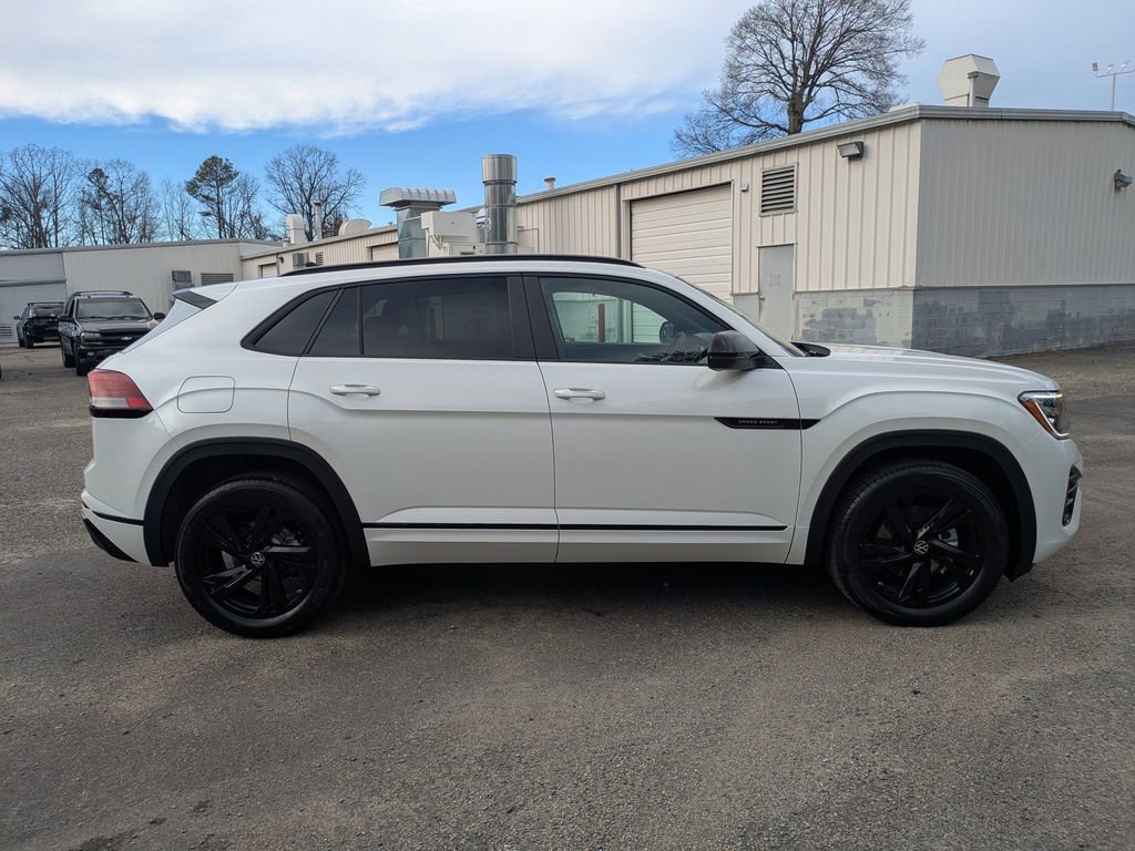 New 2026 Volkswagen Atlas Cross Sport SEL R-Line image 3
