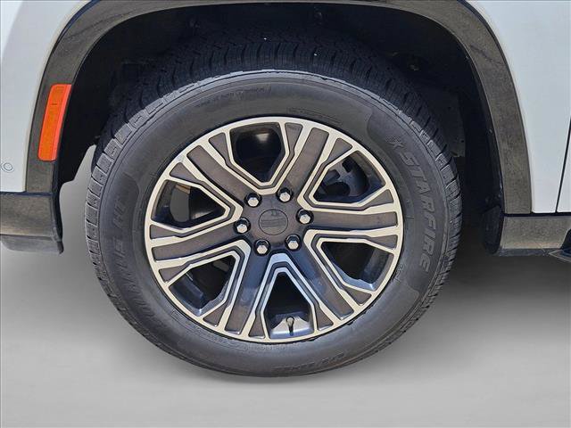 Used 2024 Jeep Wagoneer Series II w/ Flexible Seating Group RWD image 21