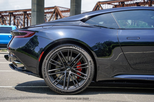 Used 2024 Aston Martin DB12 Coupe RWD image 10