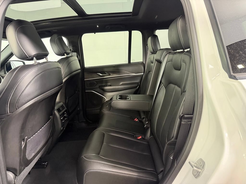 Used 2025 Jeep Grand Cherokee Limited 4xe w/ Luxury Tech Group II AWD/4WD image 18