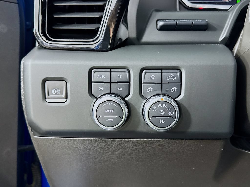 Used 2022 GMC Sierra 1500 AT4 w/ Technology Package AWD/4WD image 18