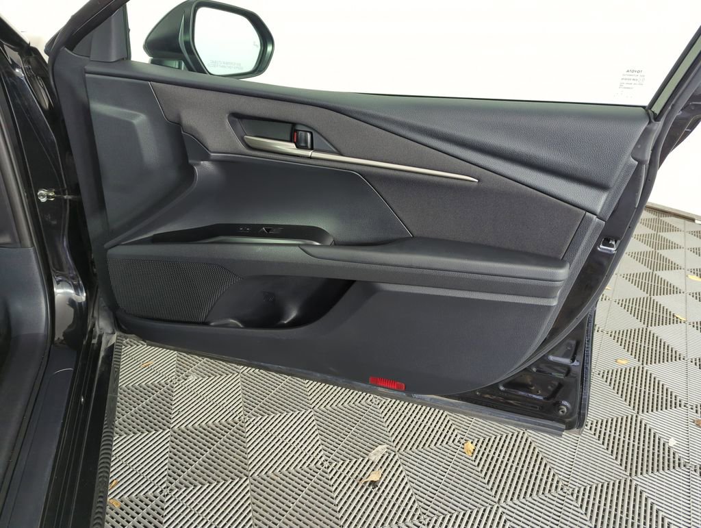 Used 2025 Toyota Camry LE FWD image 31