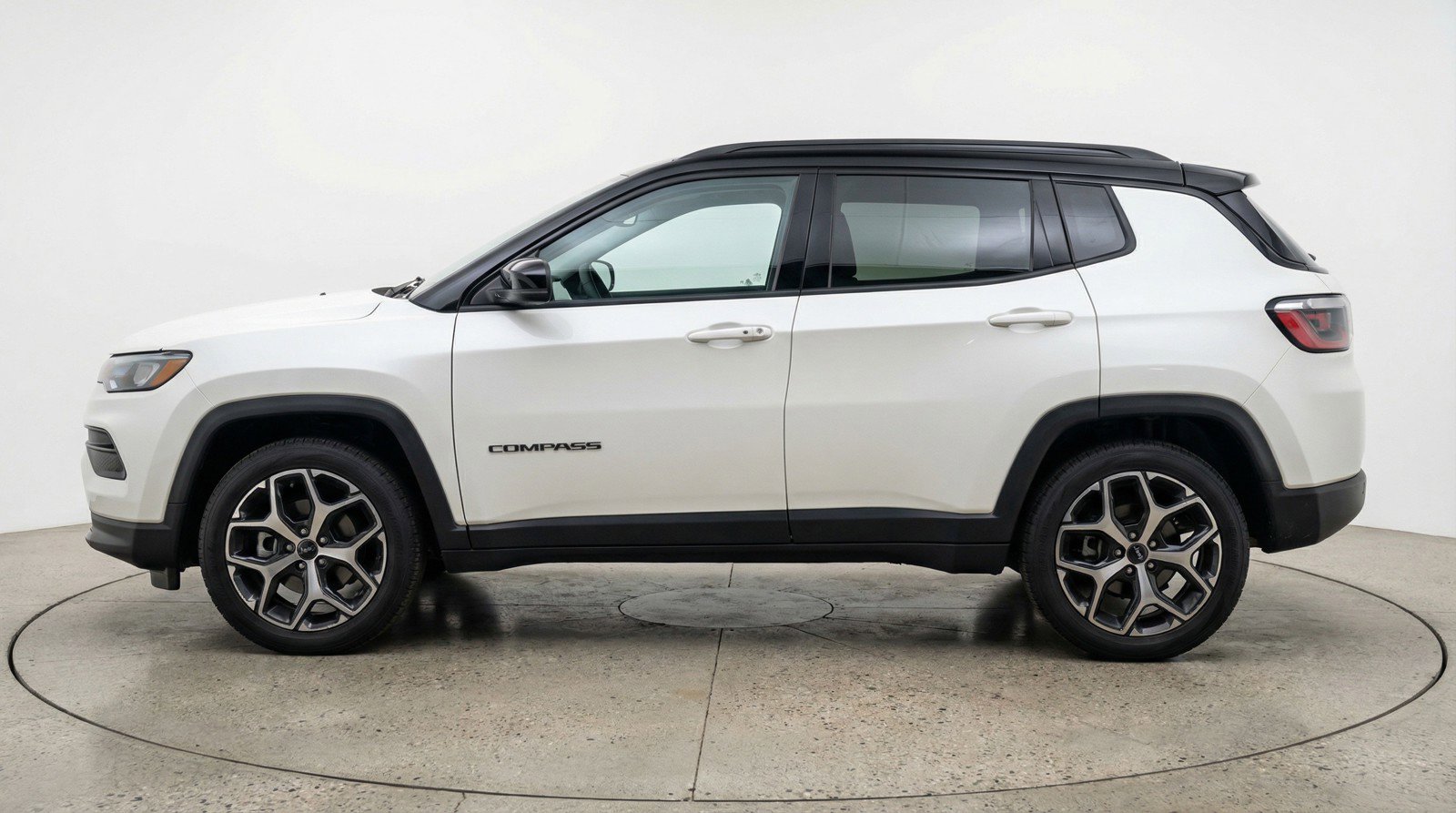 Used 2025 Jeep Compass Limited AWD/4WD image 5