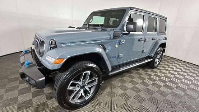 Used 2024 Jeep Wrangler Unlimited w/ Convenience Group AWD/4WD image 6