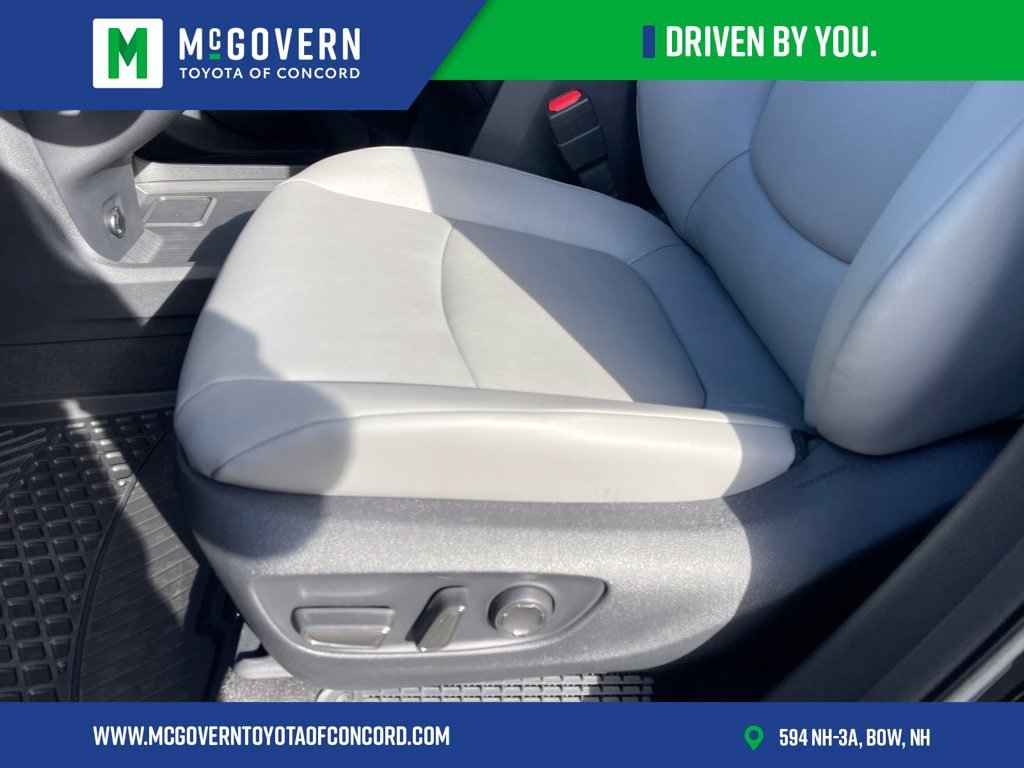 Used 2026 Toyota Sienna XLE FWD image 12