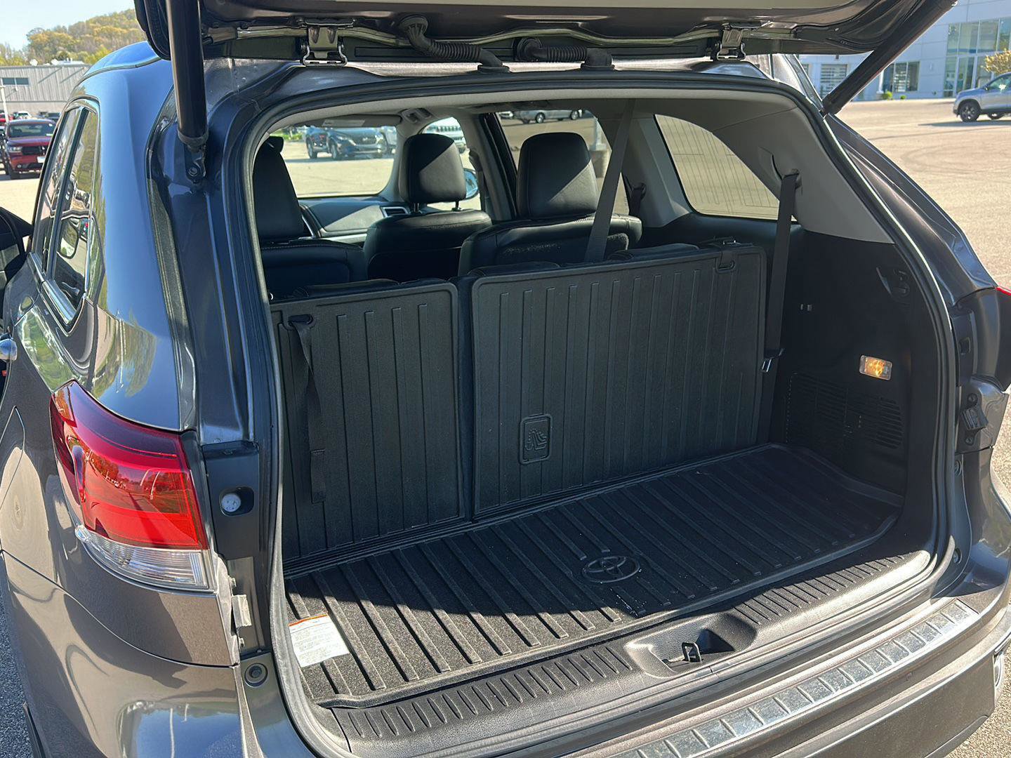 Used 2017 Toyota Highlander Limited AWD/4WD image 28