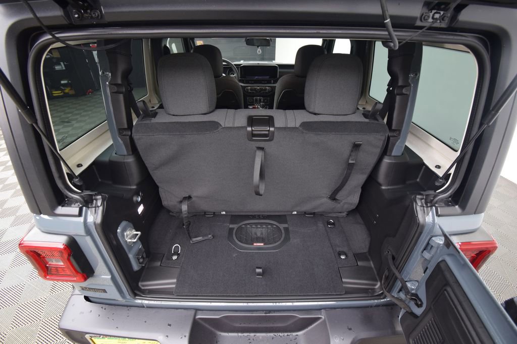 New 2026 Jeep Wrangler Rubicon AWD/4WD image 38